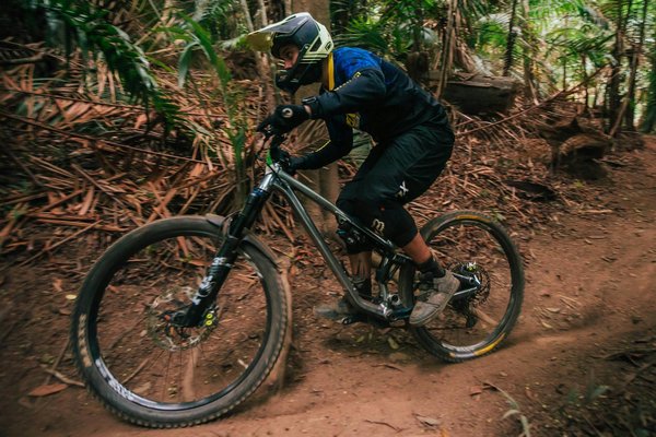 Welche Strategien verbessern die Kommunikation im Basketballteam?